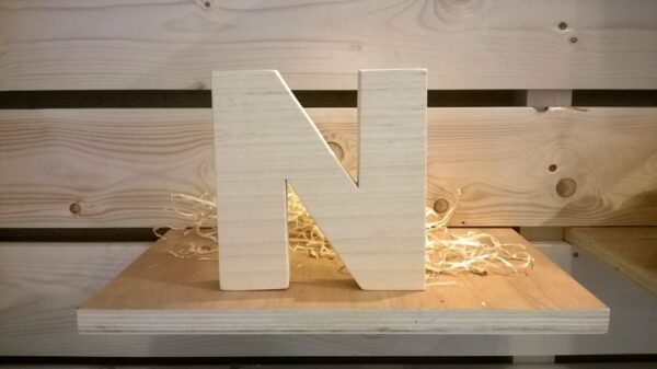 houten letters in ajouxhout 25mm dik 40cm hoog