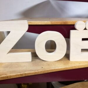 houten letters in ajouxhout 25mm dik 20cm hoog