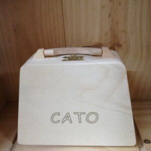 houten handtasje halfrond met naam in houten letters