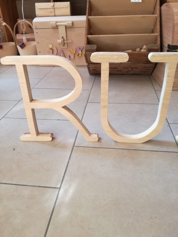 houten letters om te staan in eigen lettertype